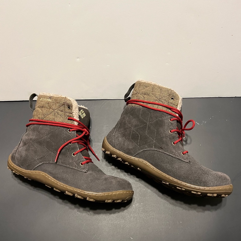 Columbia Women's Gray and Red Boots
